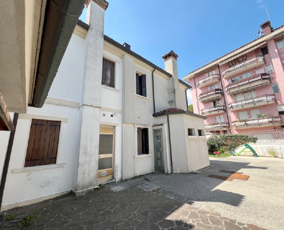 Rif. A.A.220-251

Vendita all'asta - appartamento al piano terra in data 26 marzo 2026

Descrizio...