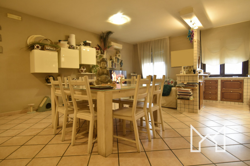 BASSANO- In zona limitrofa al centro studi e comoda a tutti i principali servizi, proponiamo appa...