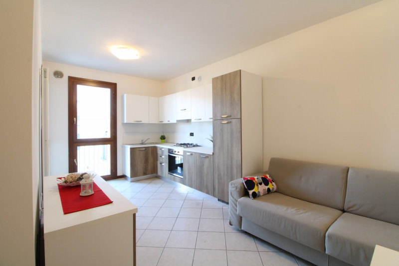 Scopri questo appartamento bilocale situato nel cuore di Pernumia, un comune caratteristico della...