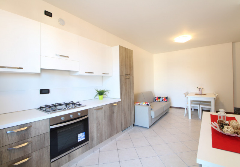 Scopri questo appartamento bilocale situato nel cuore di Pernumia, un comune caratteristico della...