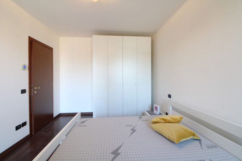 Scopri questo appartamento bilocale situato nel cuore di Pernumia, un comune caratteristico della...