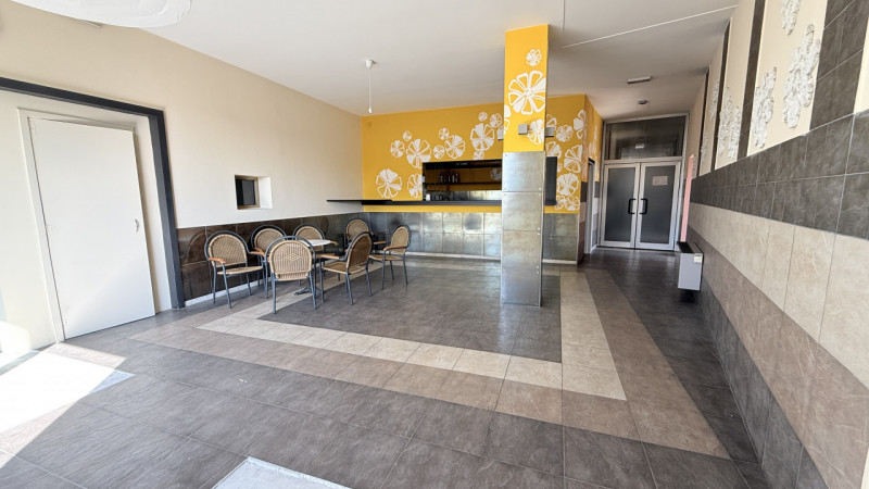 ARCELLA – STAZIONE  STRUTTURA COMMERCIALE con scoperto.

Comodo alla stazione dei treni, al centr...