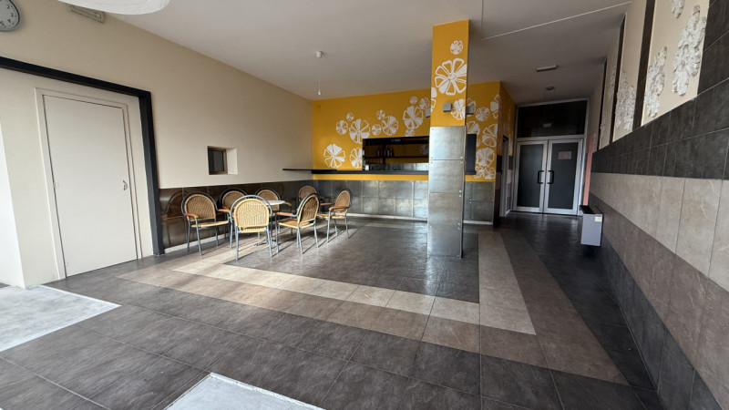 ARCELLA – STAZIONE  STRUTTURA COMMERCIALE con scoperto.

Comodo alla stazione dei treni, al centr...