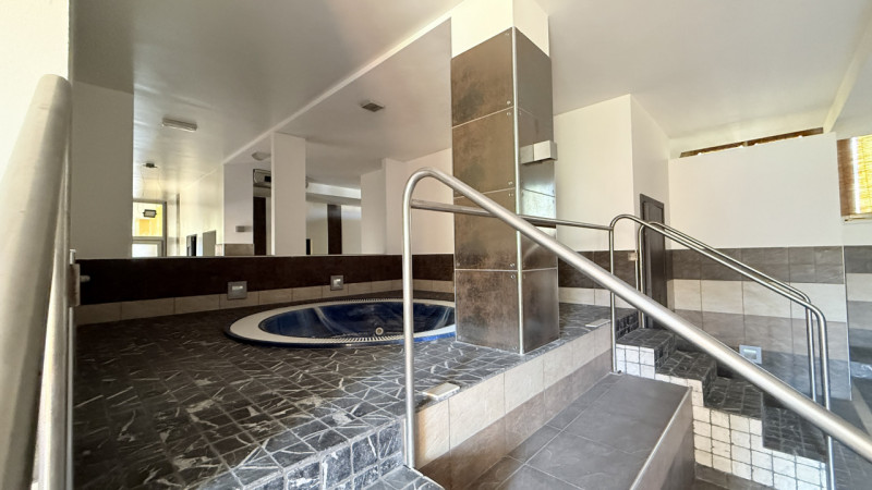 ARCELLA – STAZIONE  STRUTTURA COMMERCIALE con scoperto.

Comodo alla stazione dei treni, al centr...