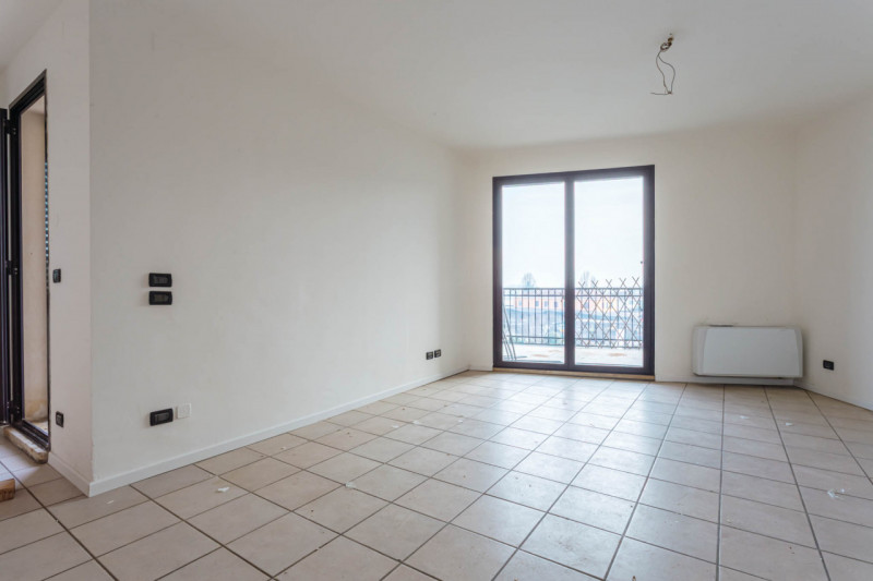 In vendita a Montegrotto Terme, proponiamo un elegante appartamento situato al terzo piano di un ...