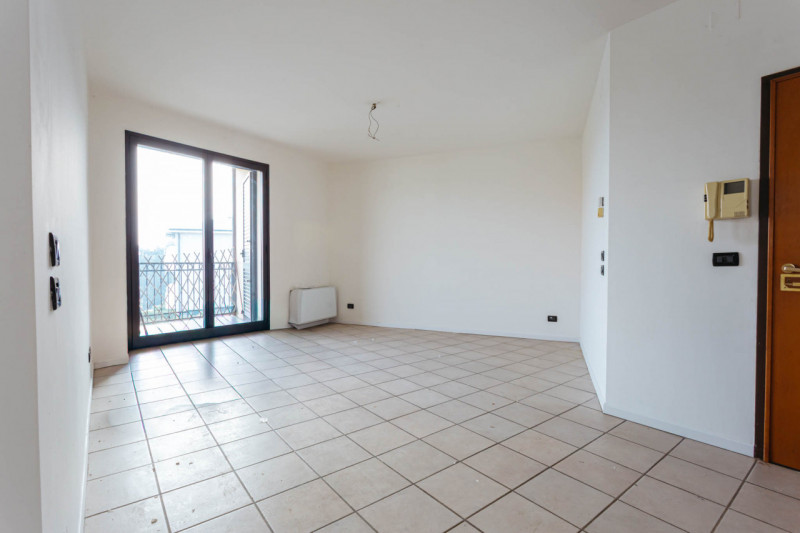 In vendita a Montegrotto Terme, proponiamo un elegante appartamento situato al terzo piano di un ...