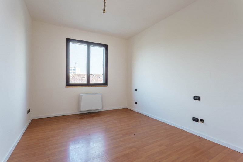 In vendita a Montegrotto Terme, proponiamo un elegante appartamento situato al terzo piano di un ...