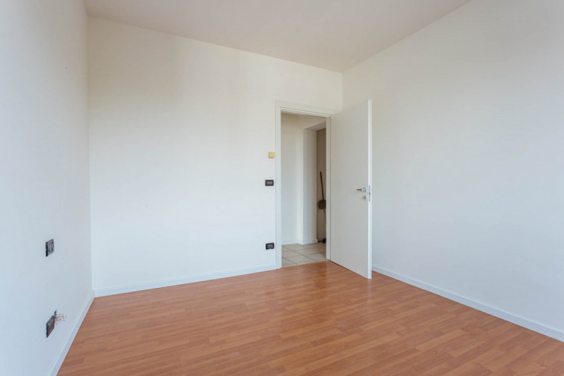 In vendita a Montegrotto Terme, proponiamo un elegante appartamento situato al terzo piano di un ...