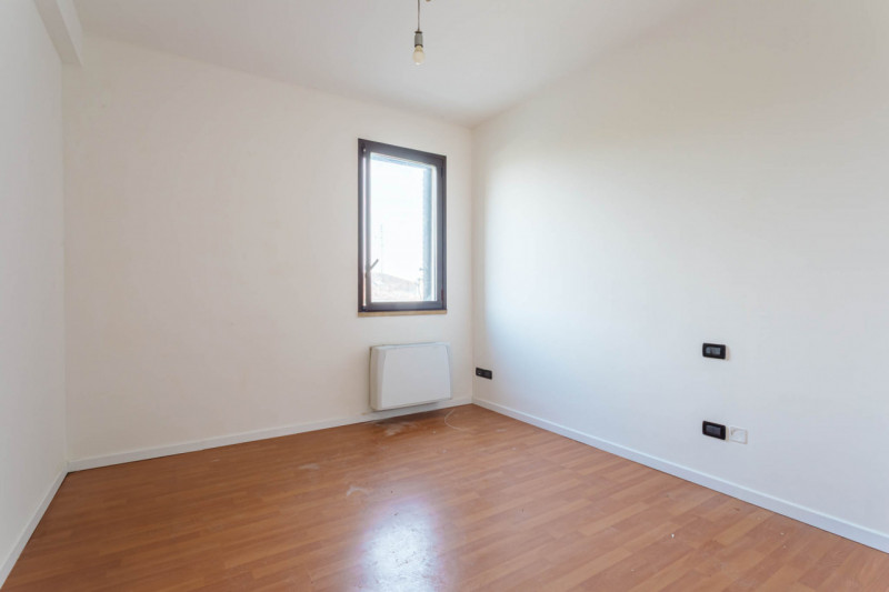 In vendita a Montegrotto Terme, proponiamo un elegante appartamento situato al terzo piano di un ...