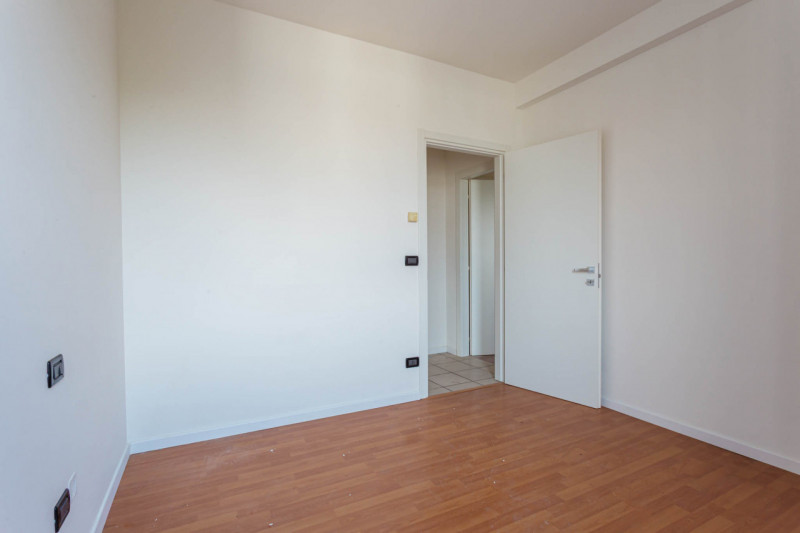 In vendita a Montegrotto Terme, proponiamo un elegante appartamento situato al terzo piano di un ...