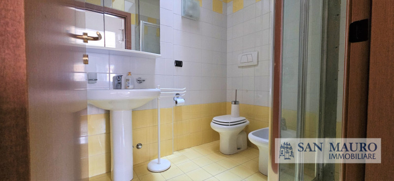 COSTABISSARA - MOTTA: in contesto residenziale appartamento al secondo ed ultimo piano con una ca...