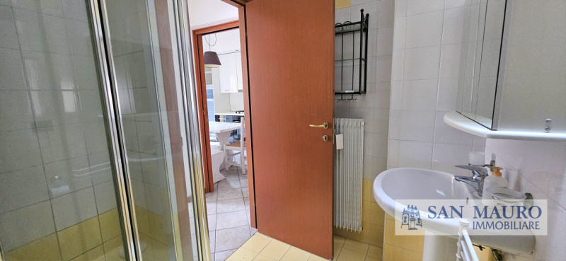 COSTABISSARA - MOTTA: in contesto residenziale appartamento al secondo ed ultimo piano con una ca...