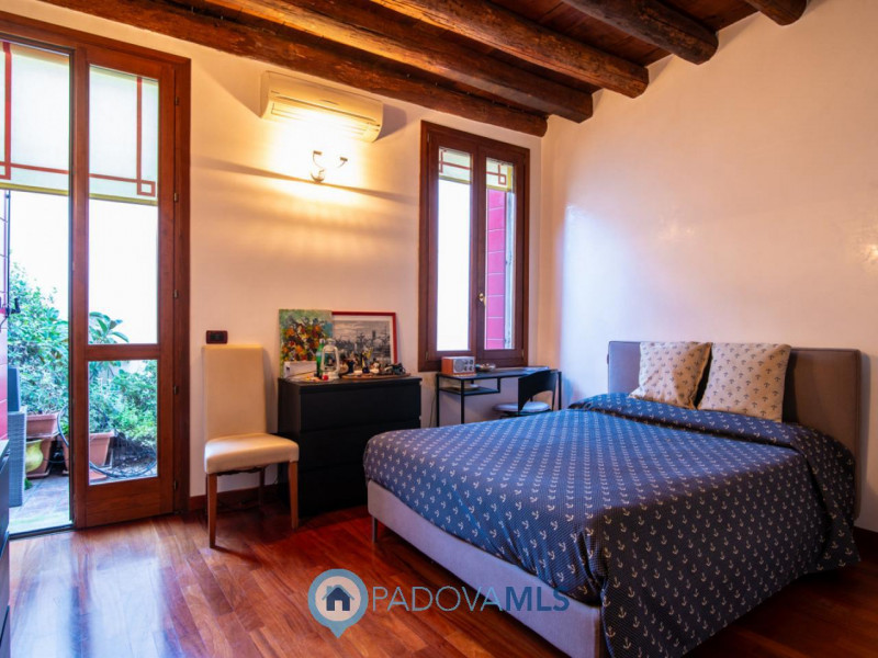 Immobile in esclusiva al Gruppo Padova MLS
Elegante palazzetto terra-cielo completamente ristrutt...