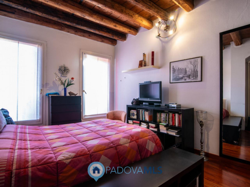 Immobile in esclusiva al Gruppo Padova MLS
Elegante palazzetto terra-cielo completamente ristrutt...