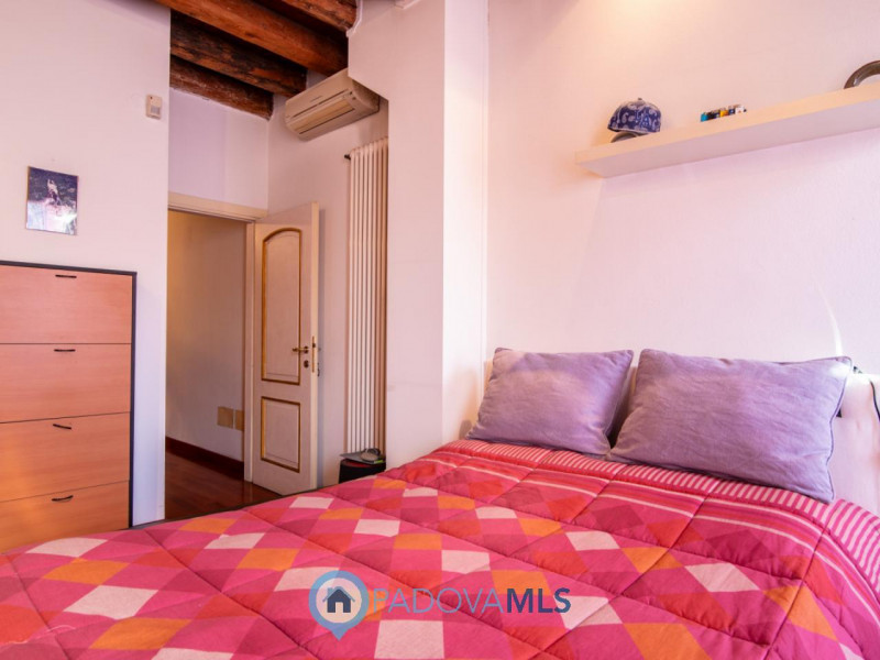 Immobile in esclusiva al Gruppo Padova MLS
Elegante palazzetto terra-cielo completamente ristrutt...