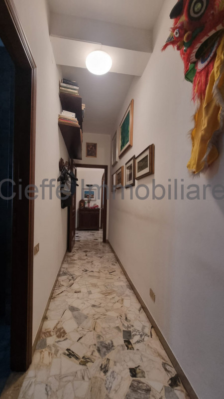 Scopri questo affascinante appartamento quadrilocale situato nel cuore di Santa Croce, una delle ...