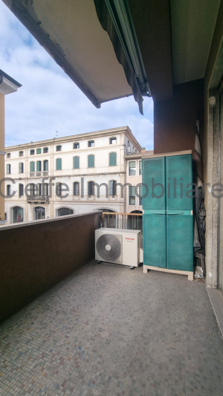 Scopri questo affascinante appartamento quadrilocale situato nel cuore di Santa Croce, una delle ...