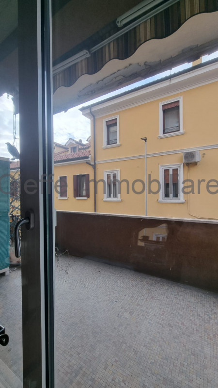 Scopri questo affascinante appartamento quadrilocale situato nel cuore di Santa Croce, una delle ...