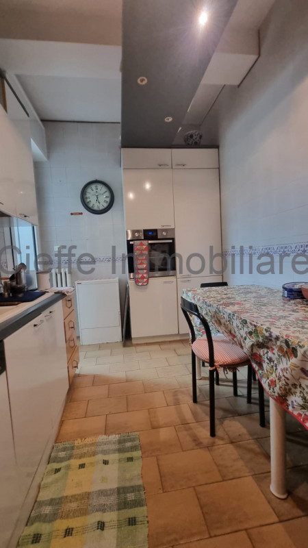 Scopri questo affascinante appartamento quadrilocale situato nel cuore di Santa Croce, una delle ...