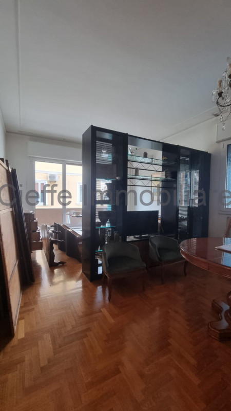 Scopri questo affascinante appartamento quadrilocale situato nel cuore di Santa Croce, una delle ...