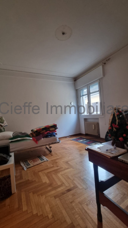 Scopri questo affascinante appartamento quadrilocale situato nel cuore di Santa Croce, una delle ...