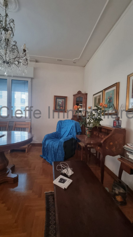 Scopri questo affascinante appartamento quadrilocale situato nel cuore di Santa Croce, una delle ...