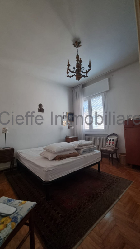 Scopri questo affascinante appartamento quadrilocale situato nel cuore di Santa Croce, una delle ...