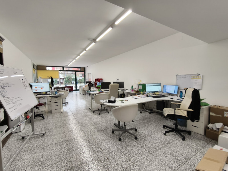 Vendesi negozio di circa 200mq in posizione strategica tra il centro di Abano Terme e Montegrotto...