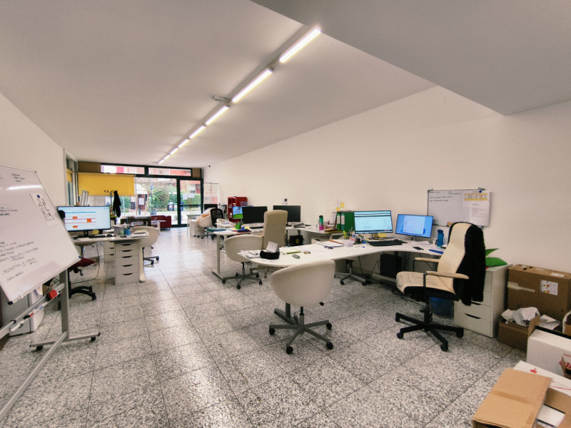 Vendesi negozio di circa 200mq in posizione strategica tra il centro di Abano Terme e Montegrotto...