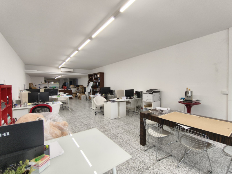 Vendesi negozio di circa 200mq in posizione strategica tra il centro di Abano Terme e Montegrotto...