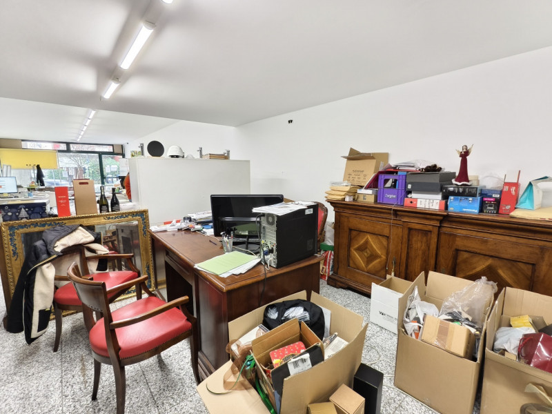 Vendesi negozio di circa 200mq in posizione strategica tra il centro di Abano Terme e Montegrotto...