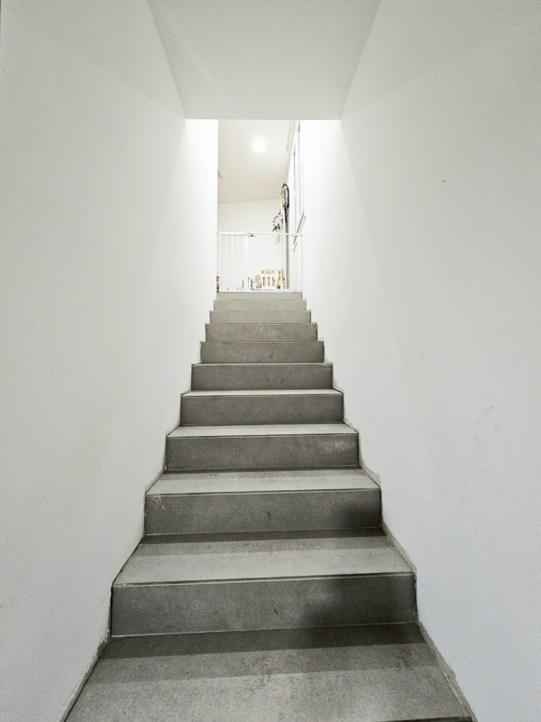 In centro a Este, proponiamo in vendita una rara soluzione indipendente cielo-terra. L'immobile s...