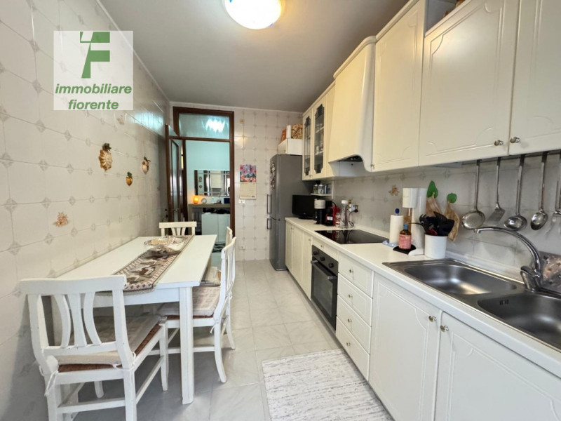 In quartiere residenziale...poco distante dalla fermata dell'autobus...in piccola palazzina...app...