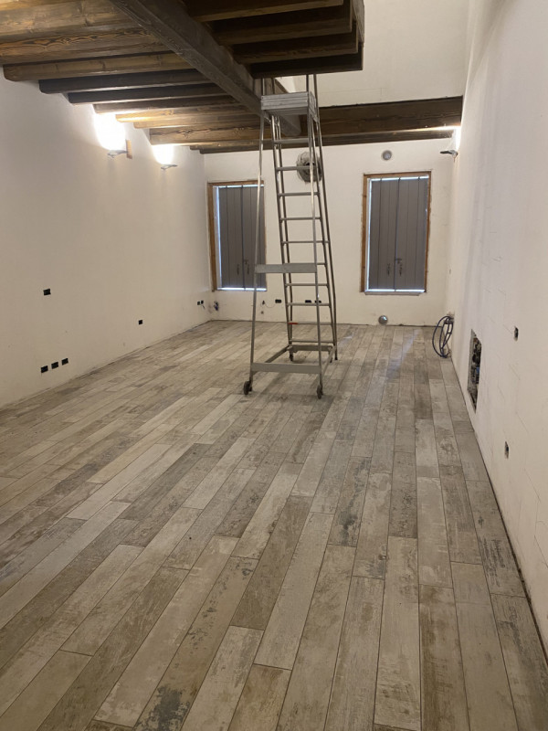 Proponiamo Attico da "personalizzare" in centro storico a Piove di Sacco, composto di: ampio e lu...