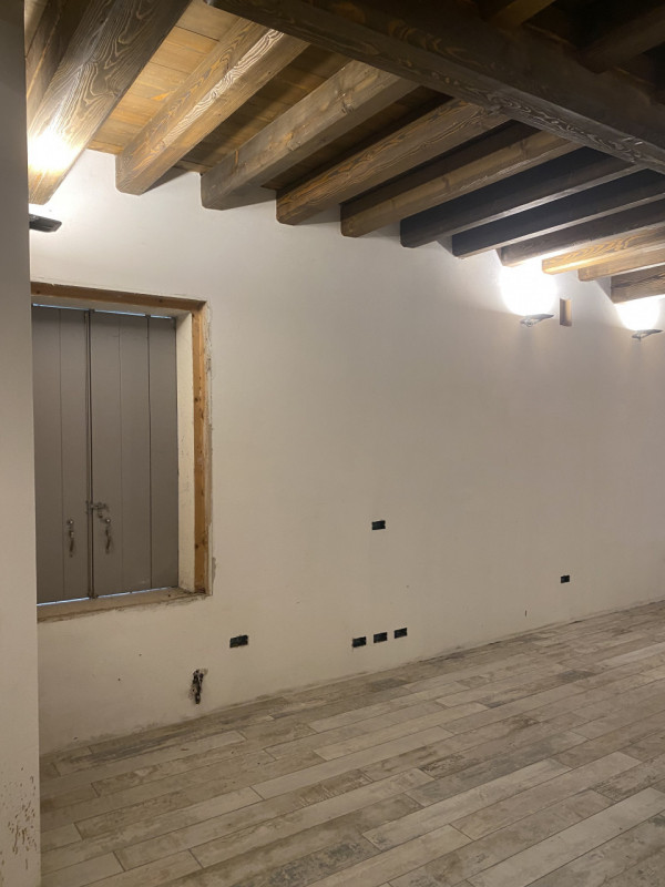 Proponiamo Attico da "personalizzare" in centro storico a Piove di Sacco, composto di: ampio e lu...