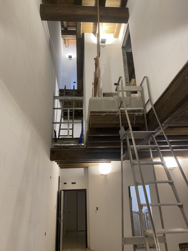 Proponiamo Attico da "personalizzare" in centro storico a Piove di Sacco, composto di: ampio e lu...