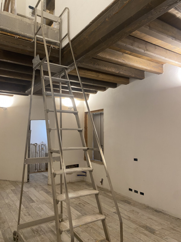 Proponiamo Attico da "personalizzare" in centro storico a Piove di Sacco, composto di: ampio e lu...