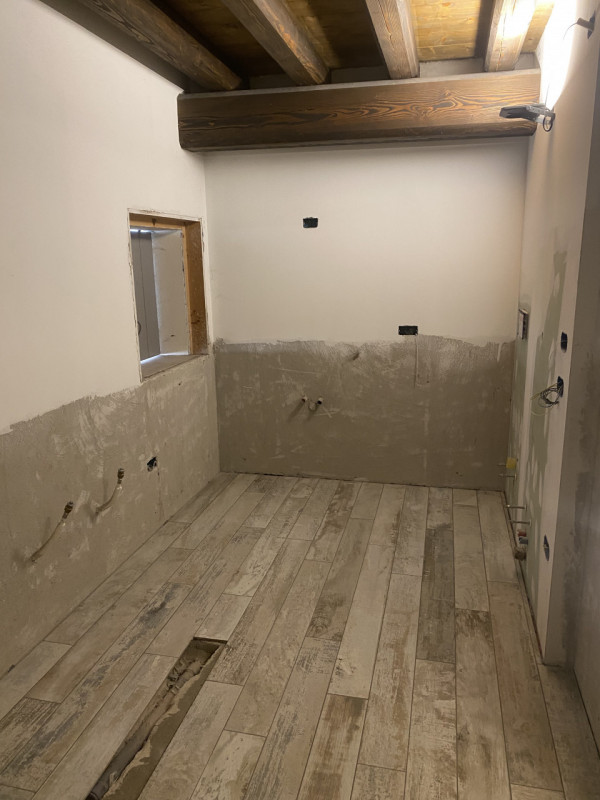 Proponiamo Attico da "personalizzare" in centro storico a Piove di Sacco, composto di: ampio e lu...