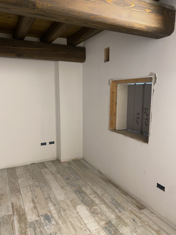 Proponiamo Attico da "personalizzare" in centro storico a Piove di Sacco, composto di: ampio e lu...