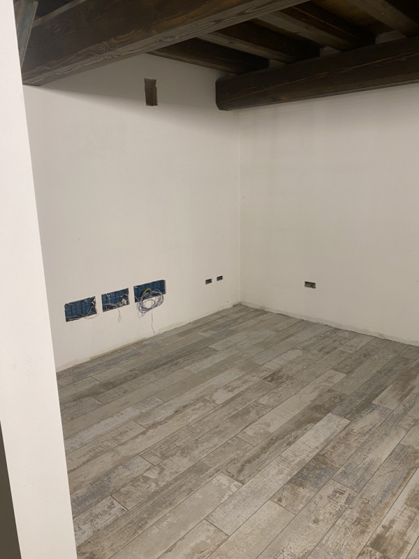 Proponiamo Attico da "personalizzare" in centro storico a Piove di Sacco, composto di: ampio e lu...