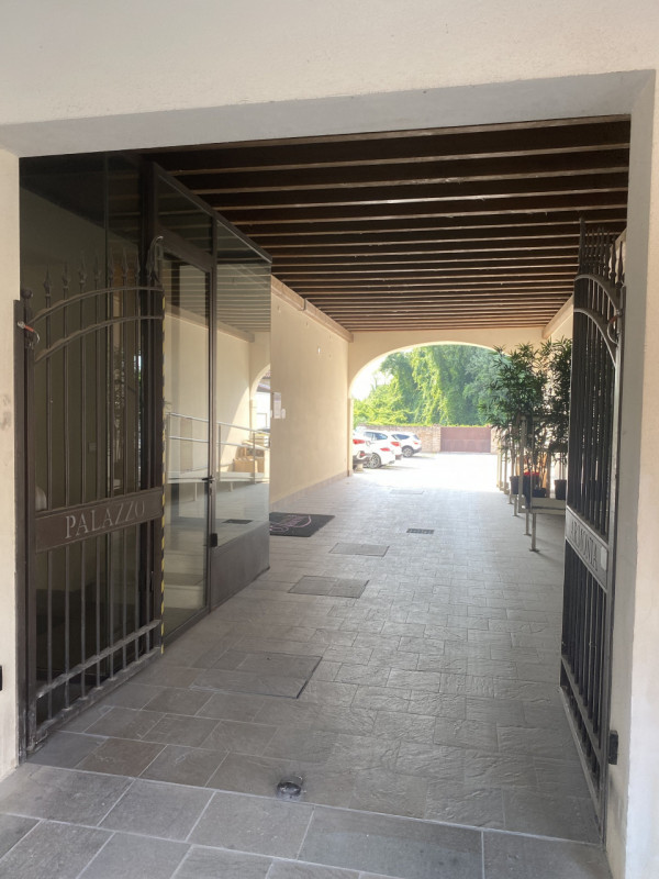 Proponiamo Attico da "personalizzare" in centro storico a Piove di Sacco, composto di: ampio e lu...