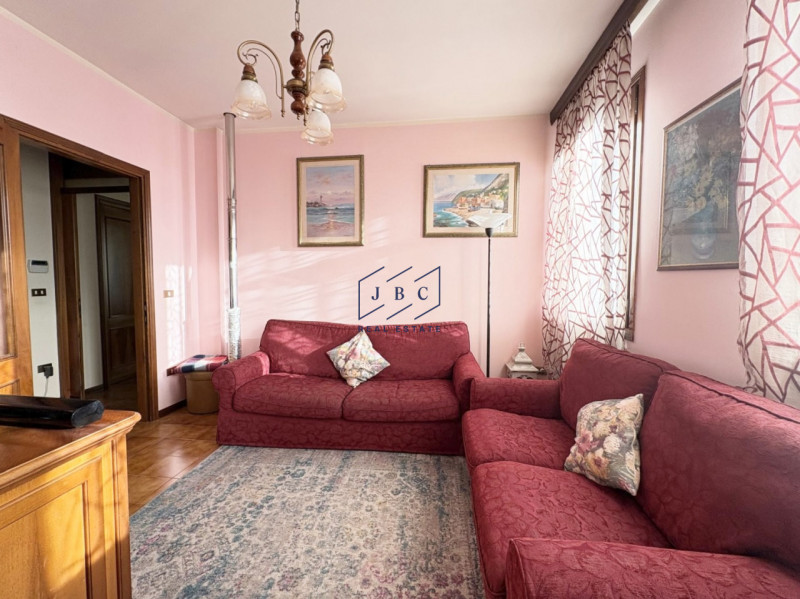 Zenson di Piave - (TV)
Scoprite questa graziosa porzione di bifamiliare situata nel tranquillo co...