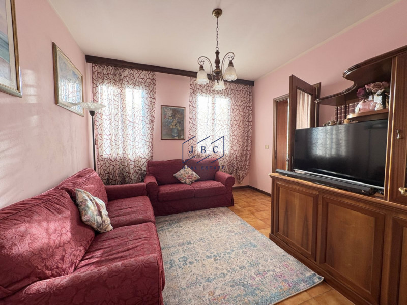 Zenson di Piave - (TV)
Scoprite questa graziosa porzione di bifamiliare situata nel tranquillo co...