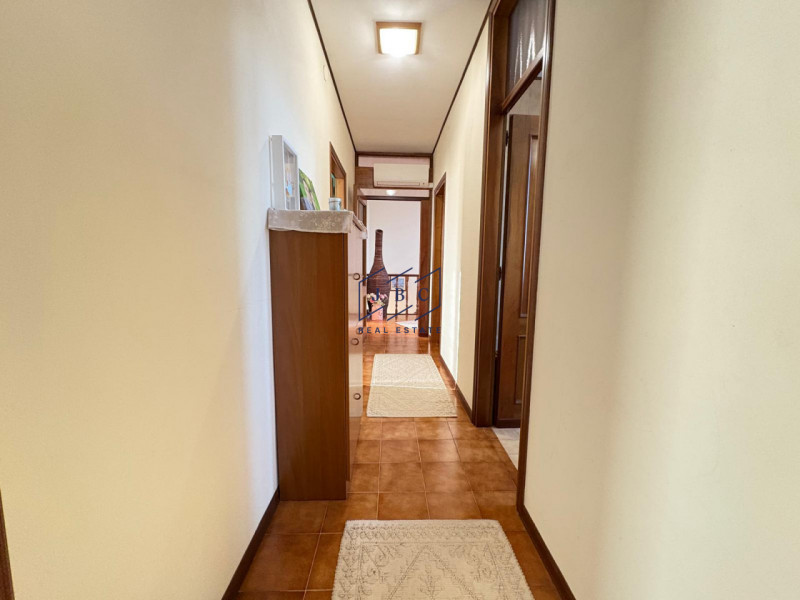 Zenson di Piave - (TV)
Scoprite questa graziosa porzione di bifamiliare situata nel tranquillo co...