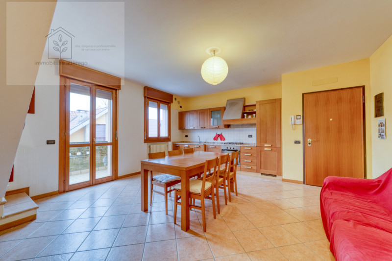 In vendita a Padova, nel cuore della tranquilla e residenziale zona Cave, proponiamo uno splendid...