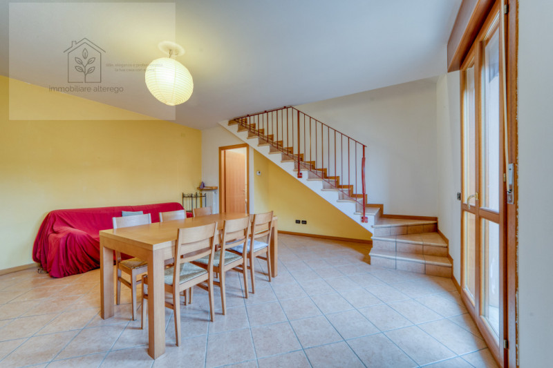 In vendita a Padova, nel cuore della tranquilla e residenziale zona Cave, proponiamo uno splendid...