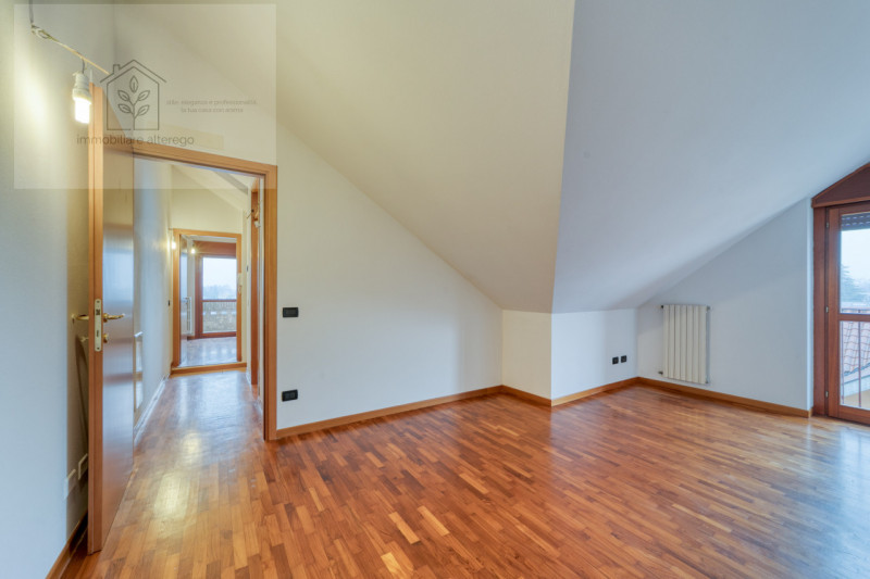 In vendita a Padova, nel cuore della tranquilla e residenziale zona Cave, proponiamo uno splendid...