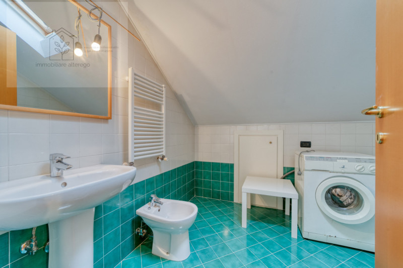 In vendita a Padova, nel cuore della tranquilla e residenziale zona Cave, proponiamo uno splendid...