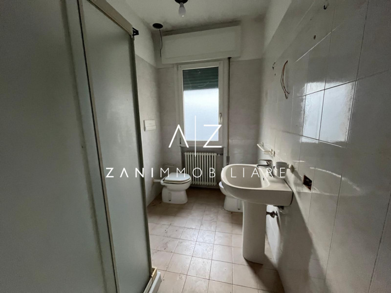 Proponiamo una splendida casa singola situata nel cuore della tranquilla zona di Salvarosa, a Cas...