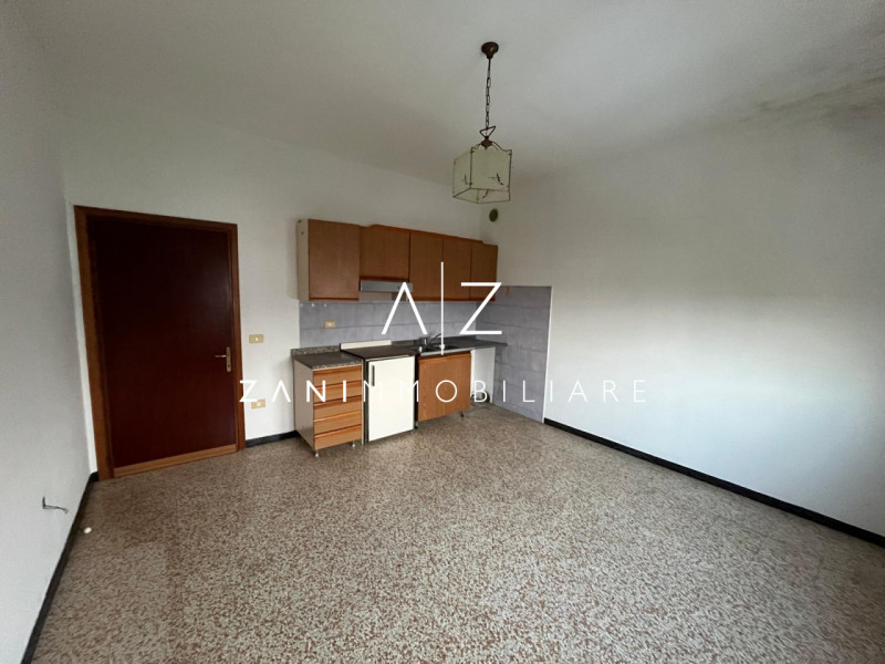 Proponiamo una splendida casa singola situata nel cuore della tranquilla zona di Salvarosa, a Cas...